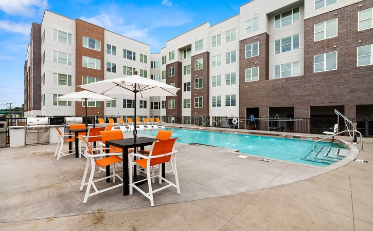 nova knoxville formerly aspen heights knoxville off campus apartments near the university of tennessee knoxville rooftop pool grilling stations outdoor seating